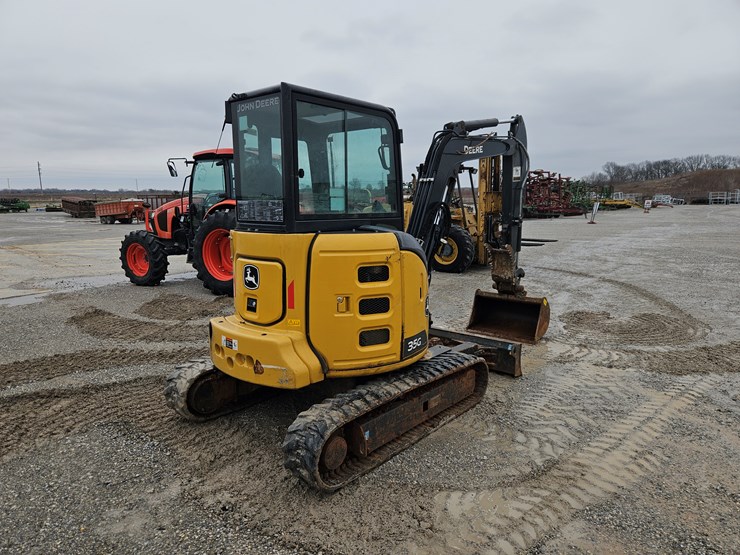 2022-deere-35g-image-17