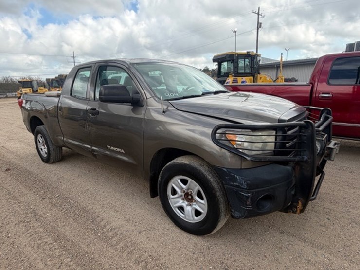 2010-toyota-tundra-image-2