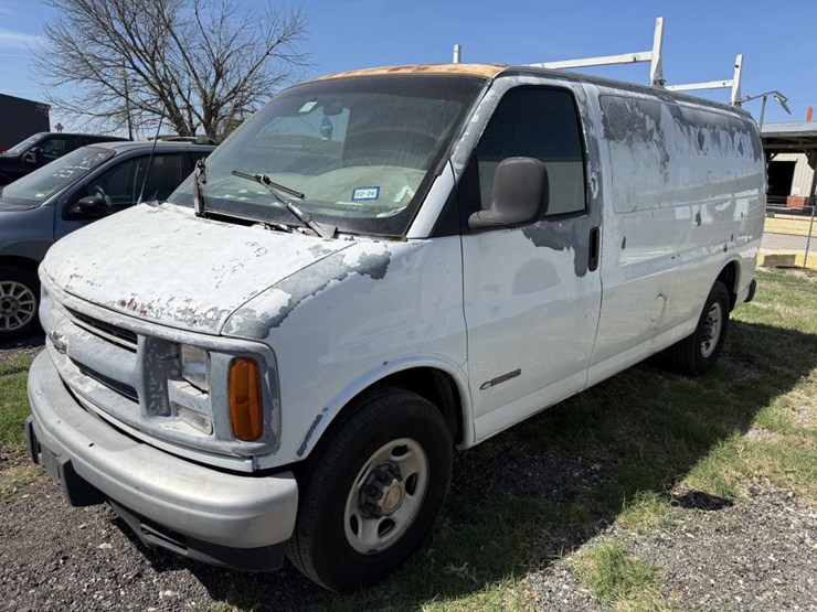2001-chevrolet-express-3500-image-1