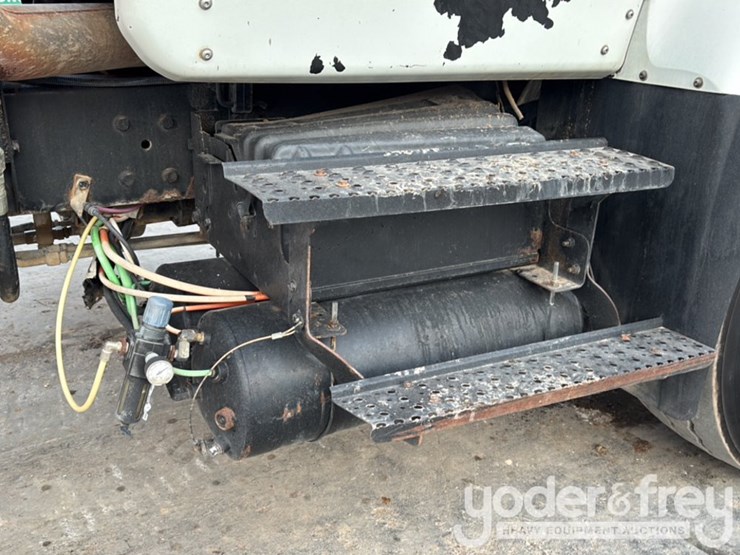 2007-international-7600-image-34