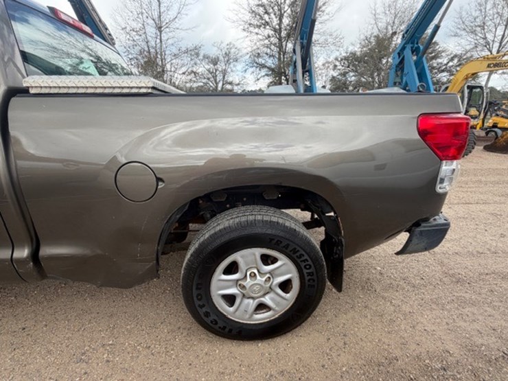 2010-toyota-tundra-image-5