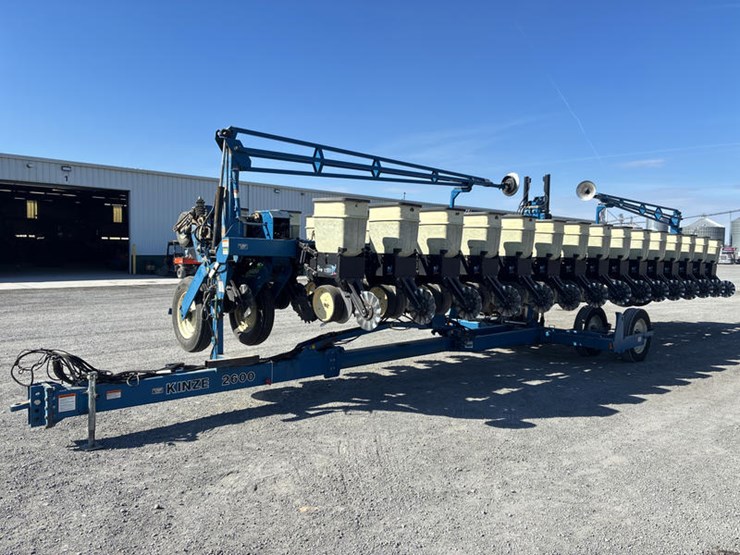 kinze-2600-image-1