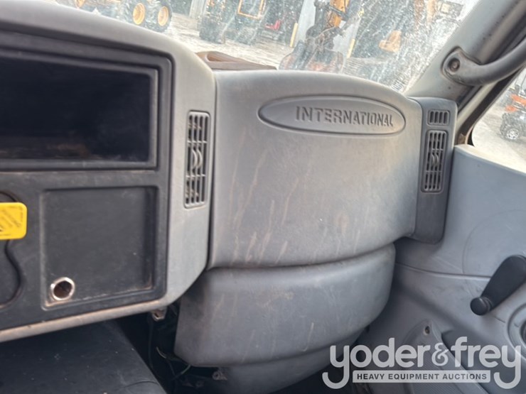 2007-international-7600-image-59