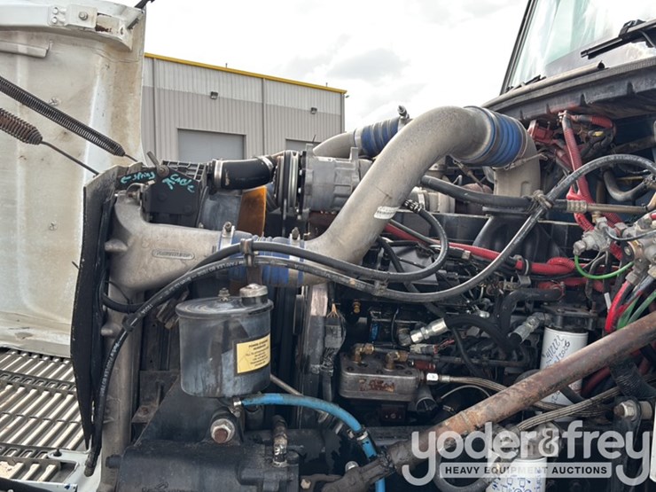 2002-freightliner-fl70-image-36