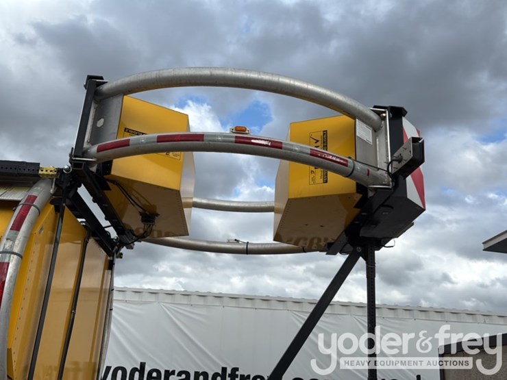 2002-freightliner-fl70-image-28