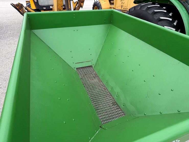 john-deere-300-image-3