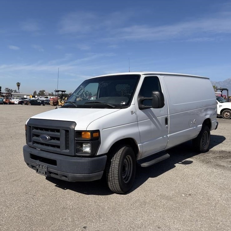 2013 FORD E350