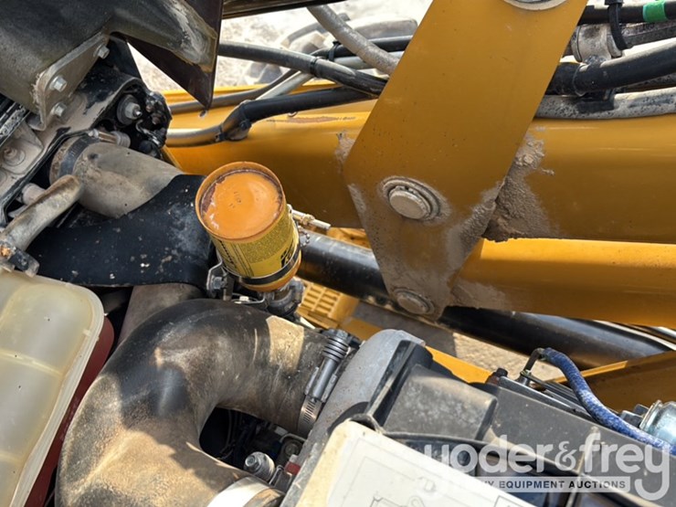 2016-caterpillar-420f2-it-image-45