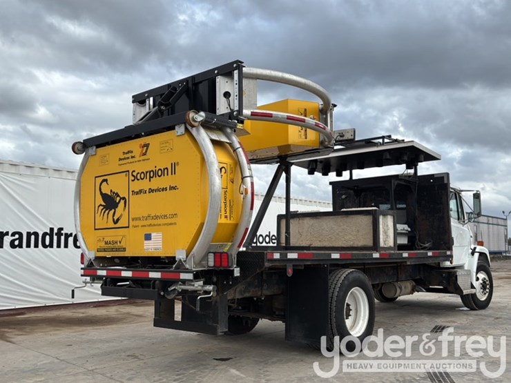 2002-freightliner-fl70-image-5