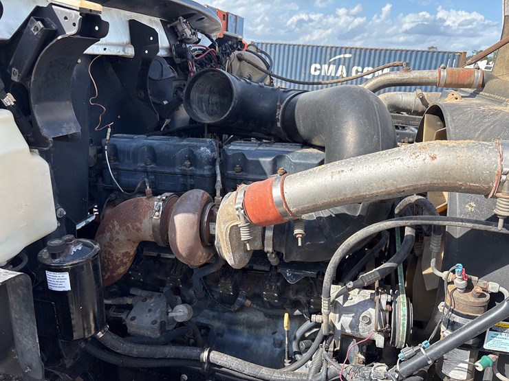 2001-mack-ch613-image-14
