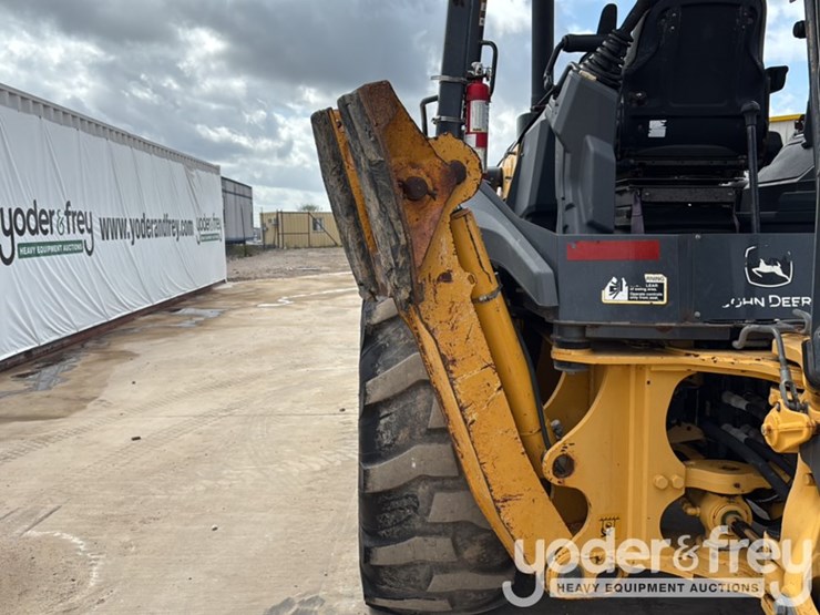 2018-deere-310l-image-30