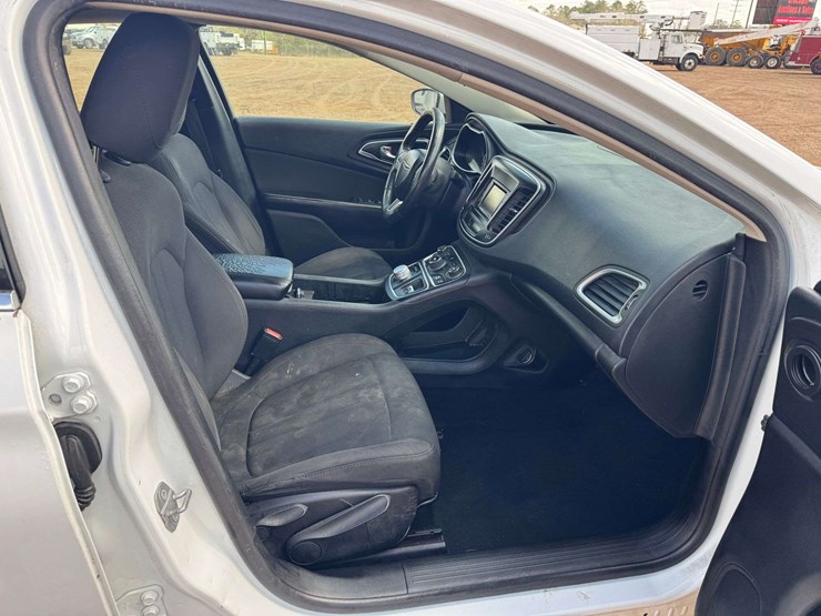 2015-chrysler-200-limited-4d-sedan---172,827-miles-image-14