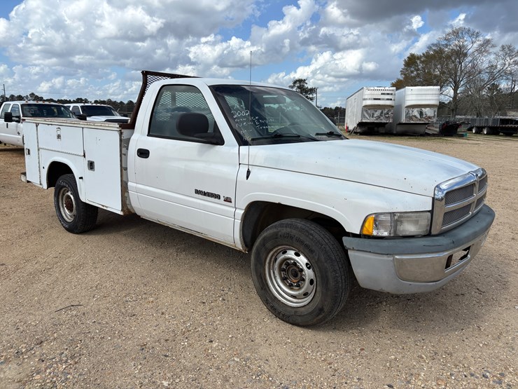 2002-dodge-ram-2500-image-2