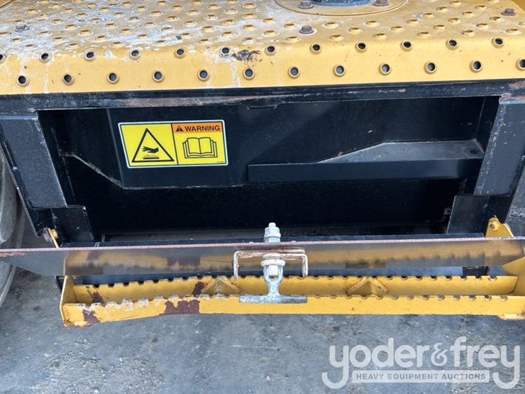 2016-caterpillar-420f2-it-image-36