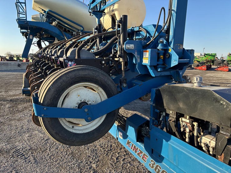 2010-kinze-3660-image-20