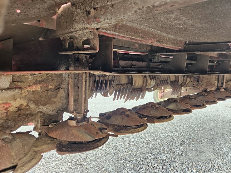 2014-new-holland-h7550-image-4