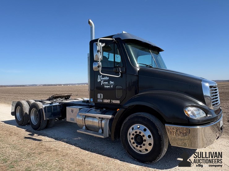 2006-freightliner-columbia-112-t/a-day-cab-truck-tractor-image-3