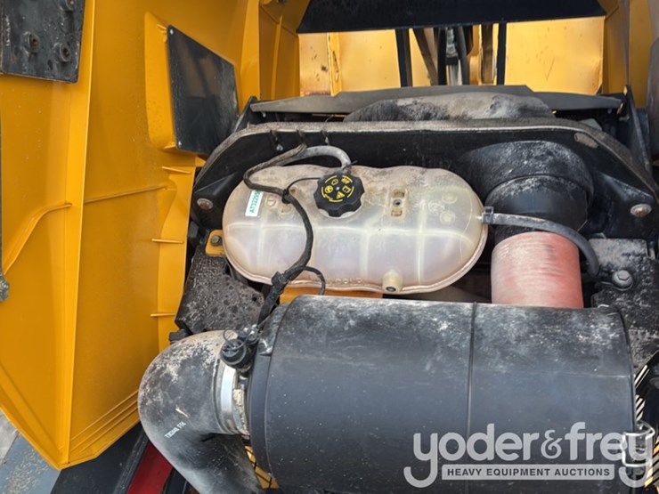 2019-deere-310l-image-42