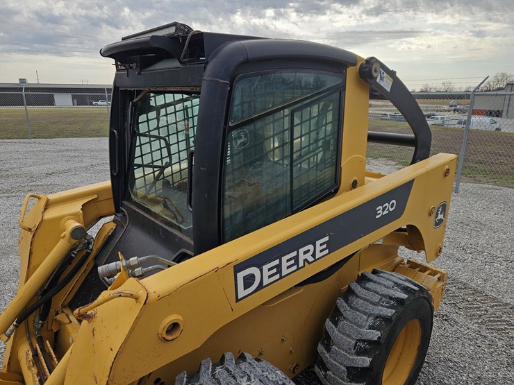 2006-john-deere-320-image-20