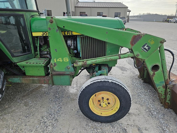 1983-john-deere-2350-image-17