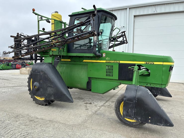 2000-john-deere-6700-image-1