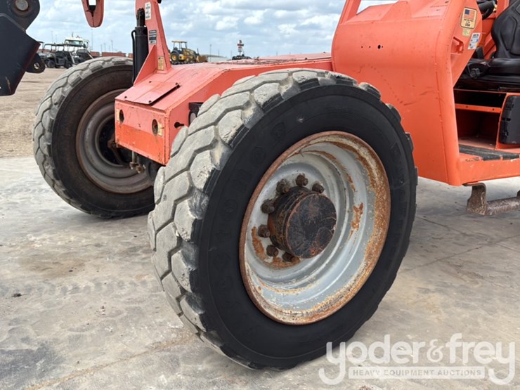 2016-sky-trak-6042-image-9