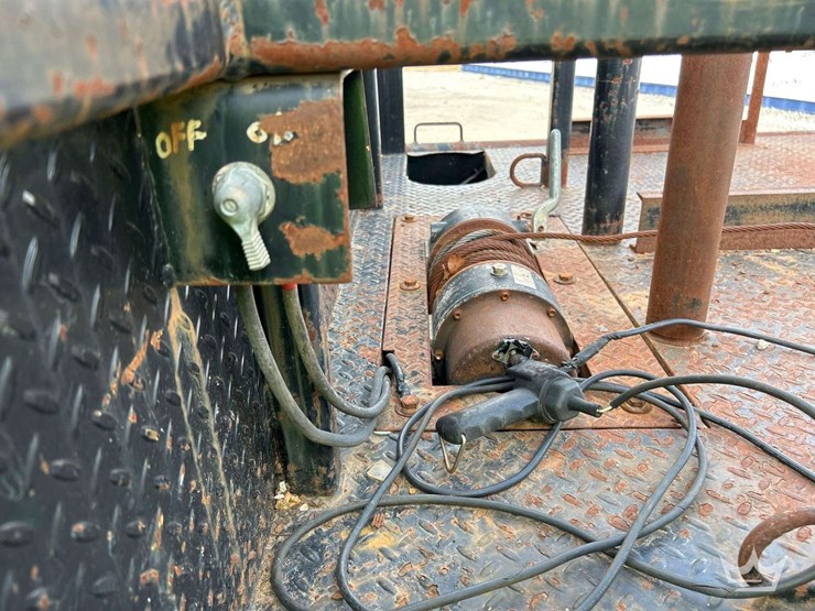 2008-gmc-3500-hd-4x4-ext.-cab-9ft.-flatbed-truck-image-29