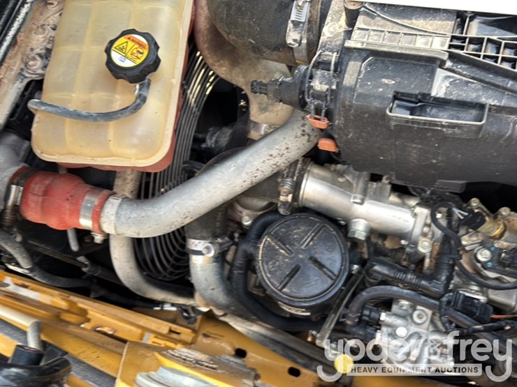 2016-caterpillar-420f2-it-image-42