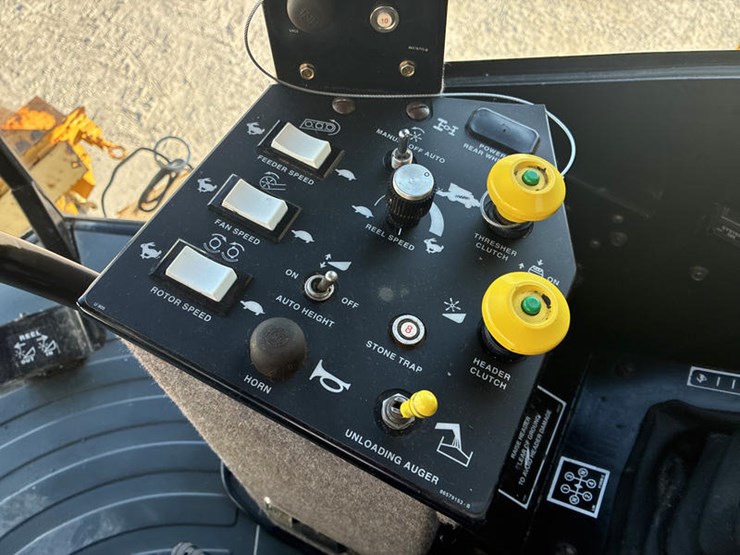 new-holland-tr89-image-97