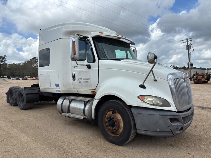 2011-international-prostar-image-2