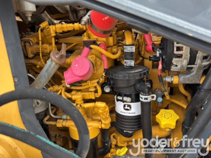 2018-deere-310l-image-40