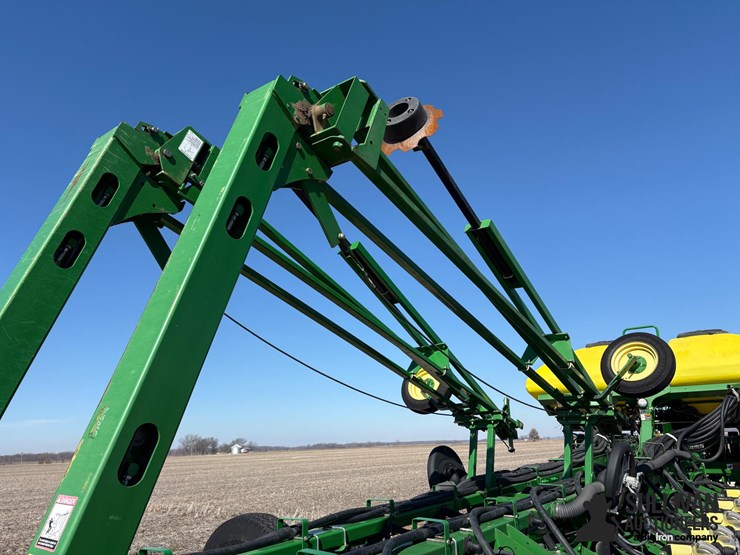 2010-john-deere-1770nt-image-14