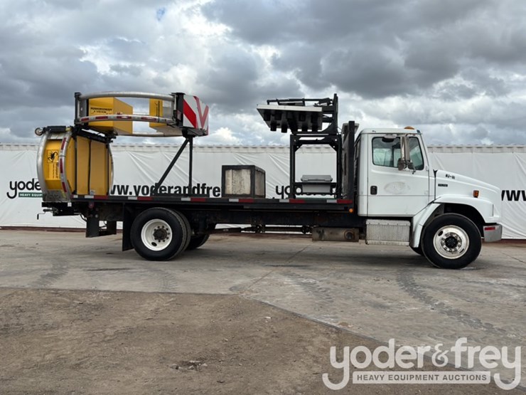 2002-freightliner-fl70-image-6