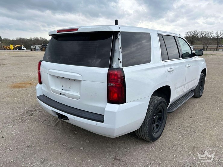 2020-chevrolet-tahoe-image-3