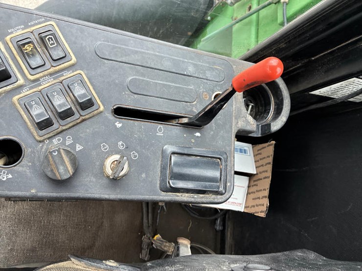 2000-john-deere-6700-image-65