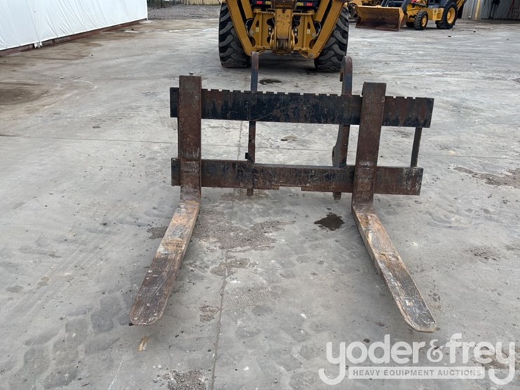 2016-caterpillar-420f2-it-image-22