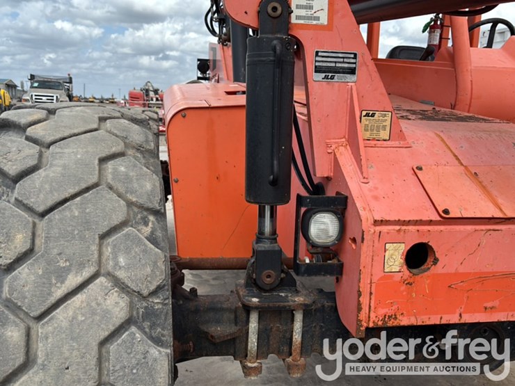 2016-sky-trak-6042-image-22