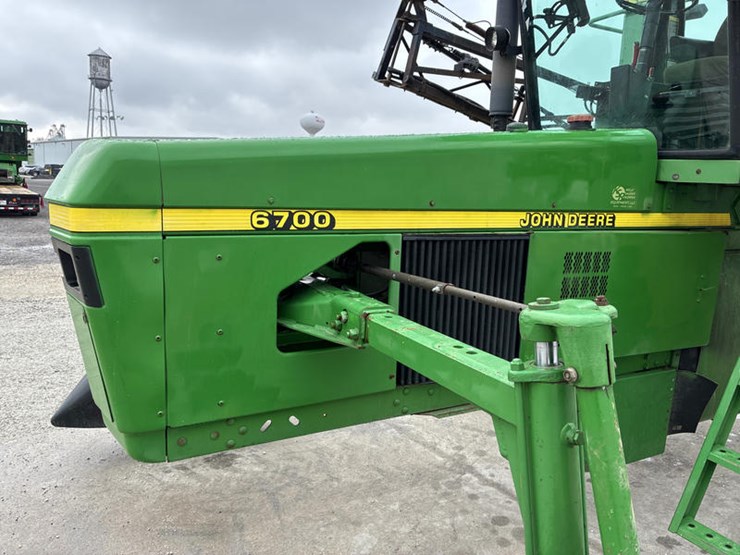 2000-john-deere-6700-image-35