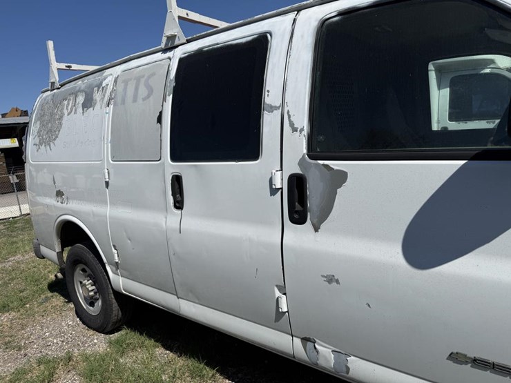 2001-chevrolet-express-3500-image-5