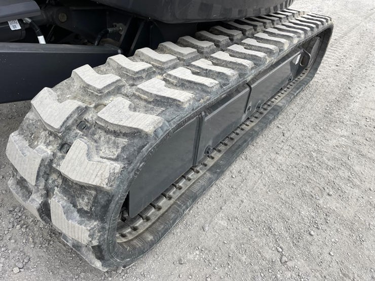 2024-case-cx30c-image-11