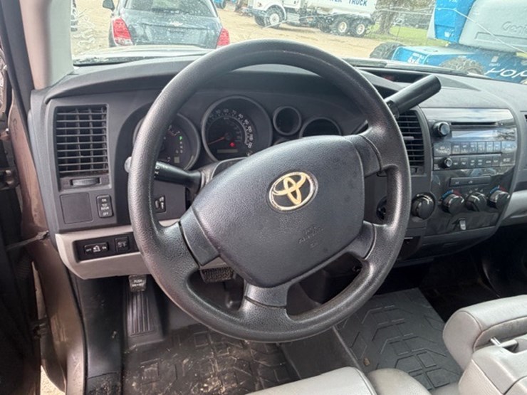 2010-toyota-tundra-image-47