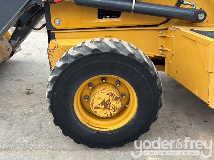 2020-deere-310l-image-10