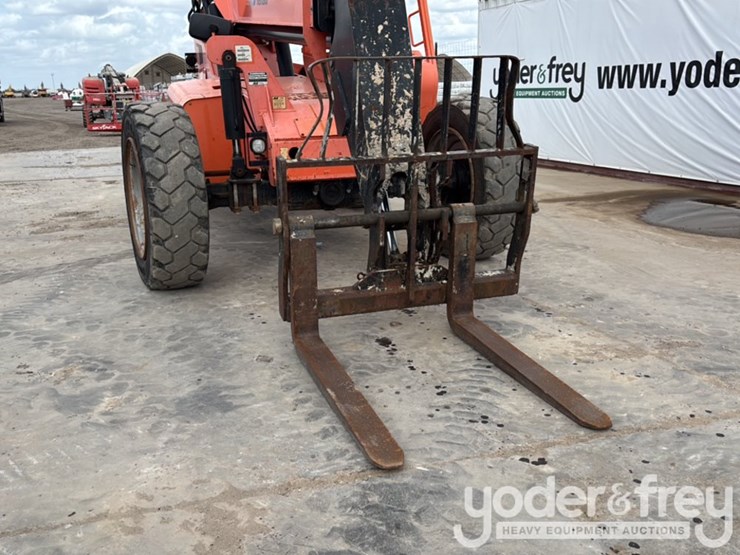 2016-sky-trak-6042-image-18