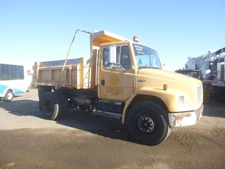 2004-freightliner-fl70-image-2