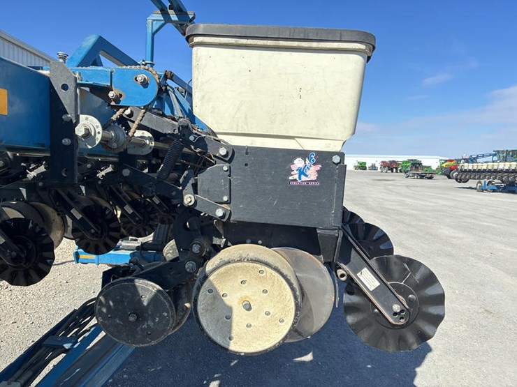 2006-kinze-3600-image-8