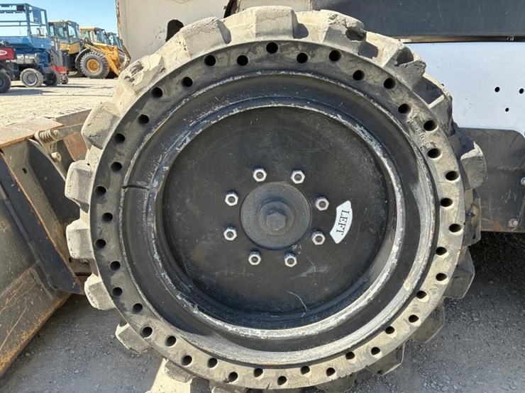 2018-bobcat-s570-image-8