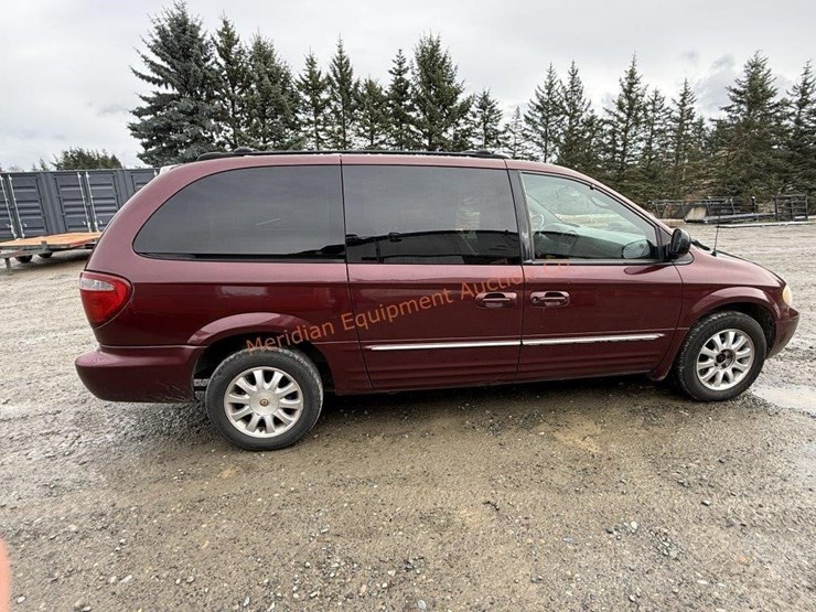 2002-chrysler-town-&-country-image-5