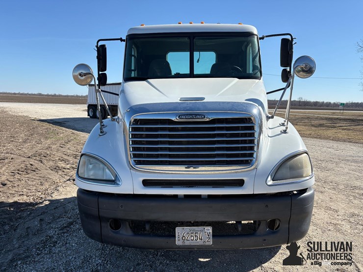 2004-freightliner-columbia-120-t/a-day-cab-truck-tractor-image-2