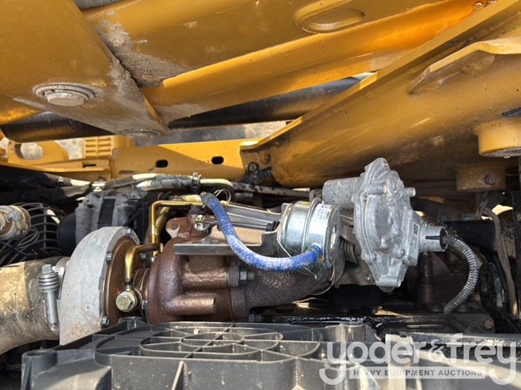 2016-caterpillar-420f2-it-image-46