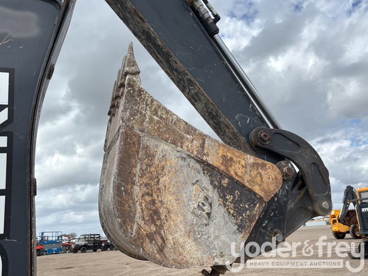 2020-deere-310l-image-29